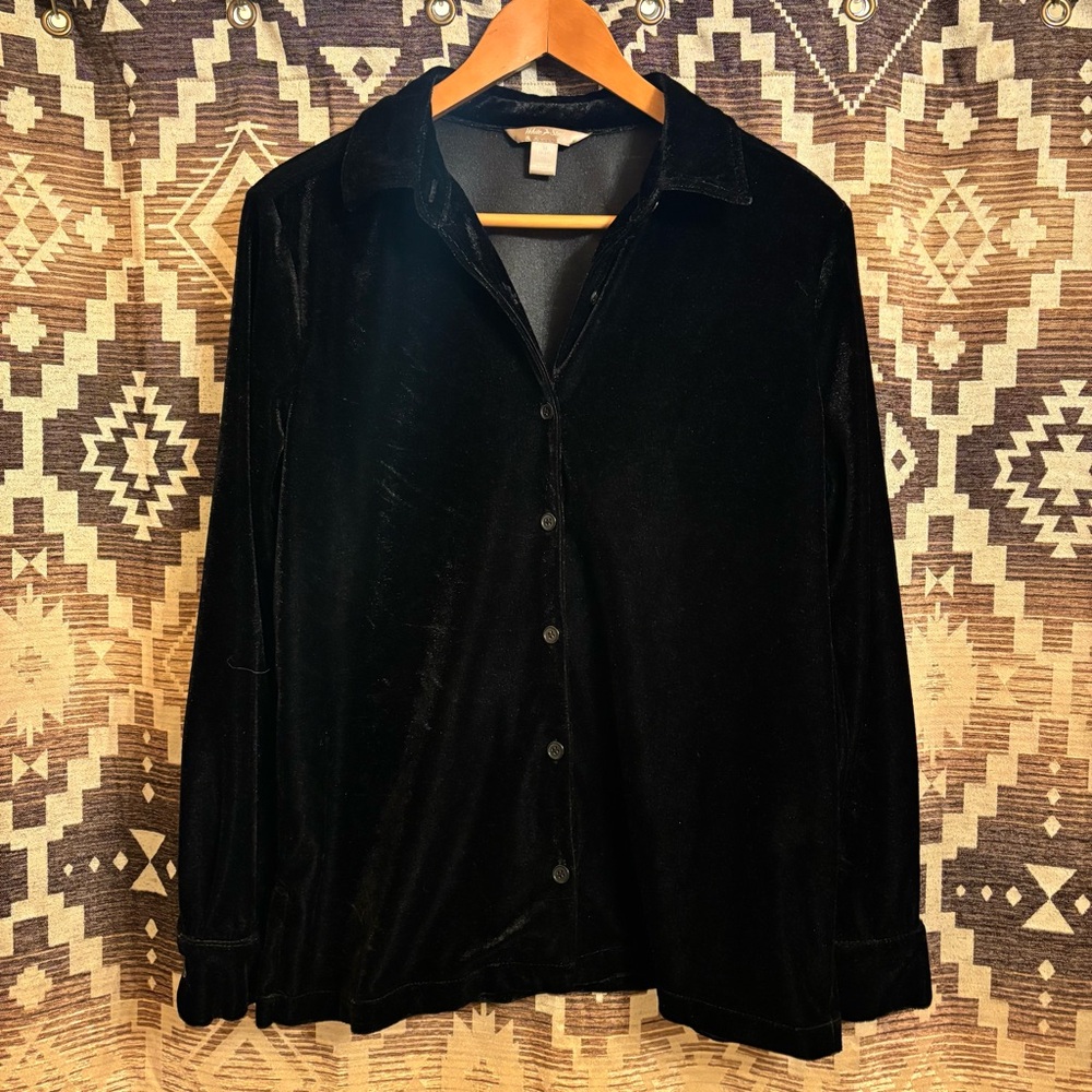 White Stag Women’s Velvet Black Long Sleeve Button Up Size Medium